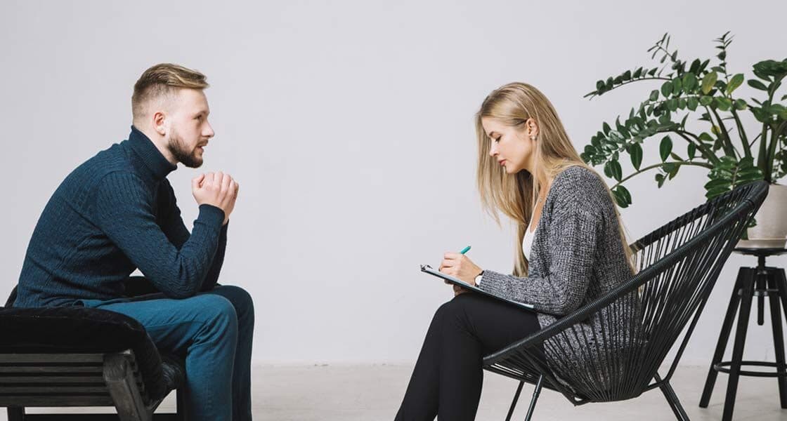 A counsellor in a one-to-one talking therapy session